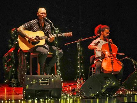 Imagen Carlos Escobedo, fundador del grupo Sôber, cierra el Ciclo Musical del Teatro Juan Bravo con un concierto íntimo y acústico titulado 'En estado puro'